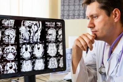 CT scan: Doctor viewing CT scan